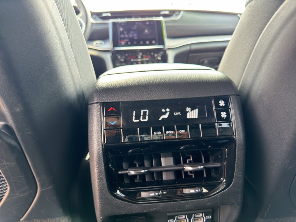 2023 Jeep Grand Cherokee L Altitude 4x2