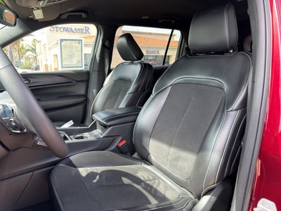 2023 Jeep Grand Cherokee L Altitude 4x2