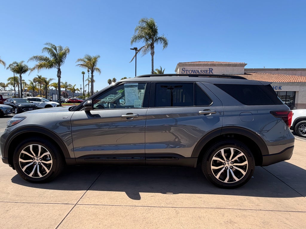 2025 Ford Explorer ST-Line 4WD