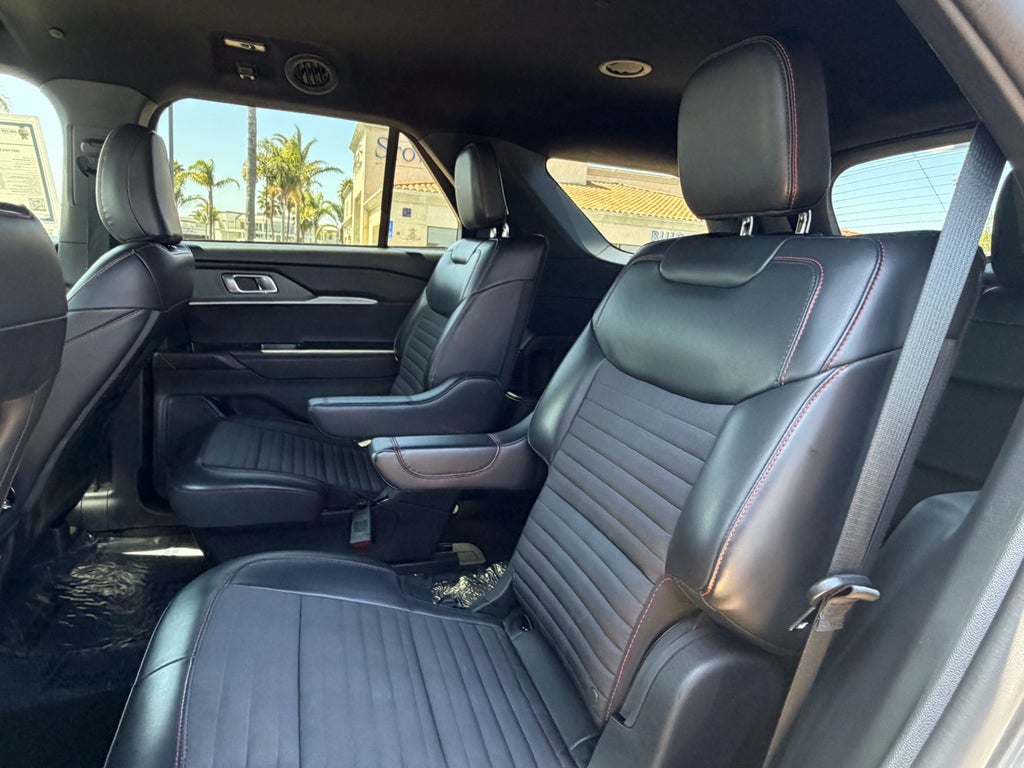 2025 Ford Explorer ST-Line 4WD