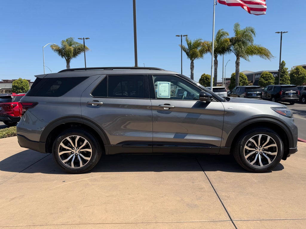 2025 Ford Explorer ST-Line 4WD