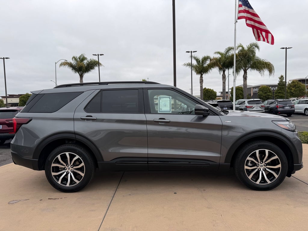2025 Ford Explorer ST-Line 4WD