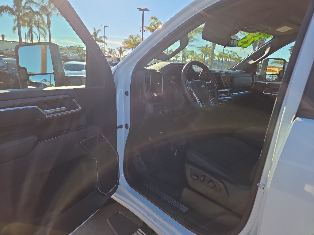 2025 Chevrolet Silverado 2500 HD Crew Cab Standard Box 4-Wheel Drive LT