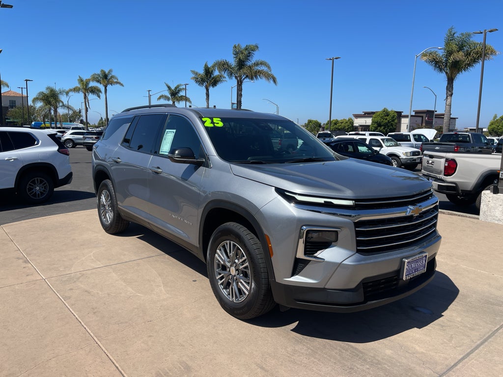2025 Chevrolet Traverse LT w/1LT
