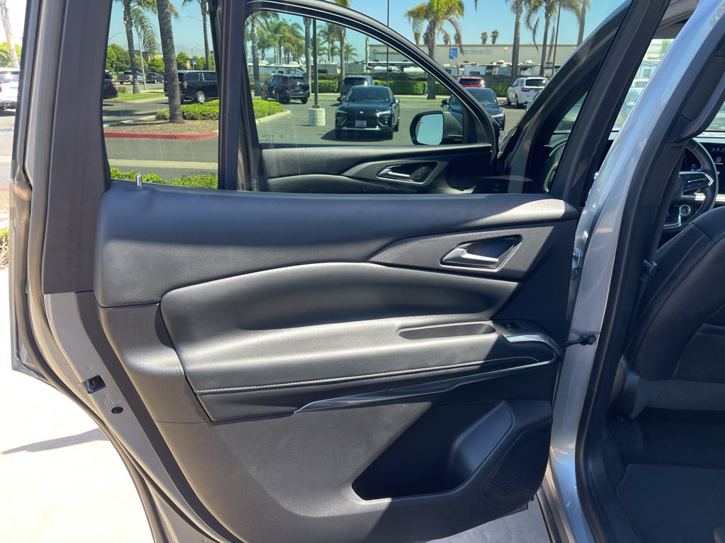 2025 Chevrolet Traverse LT w/1LT