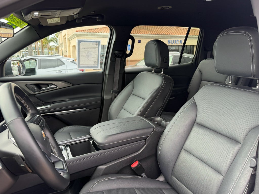 2025 Chevrolet Traverse LT w/1LT