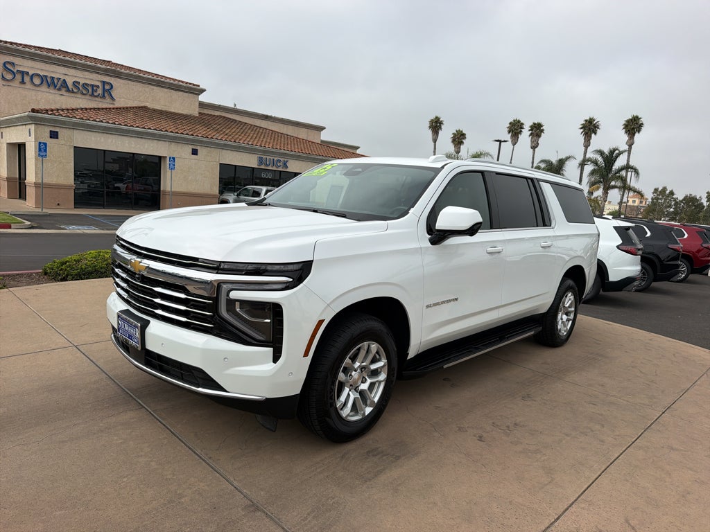 2025 Chevrolet Suburban 4WD LT