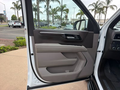 2025 Chevrolet Suburban 4WD LT