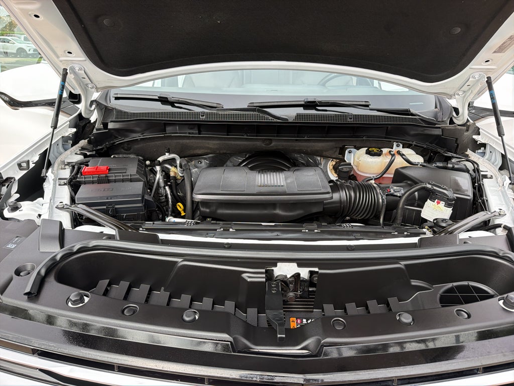 2025 Chevrolet Suburban 4WD LT