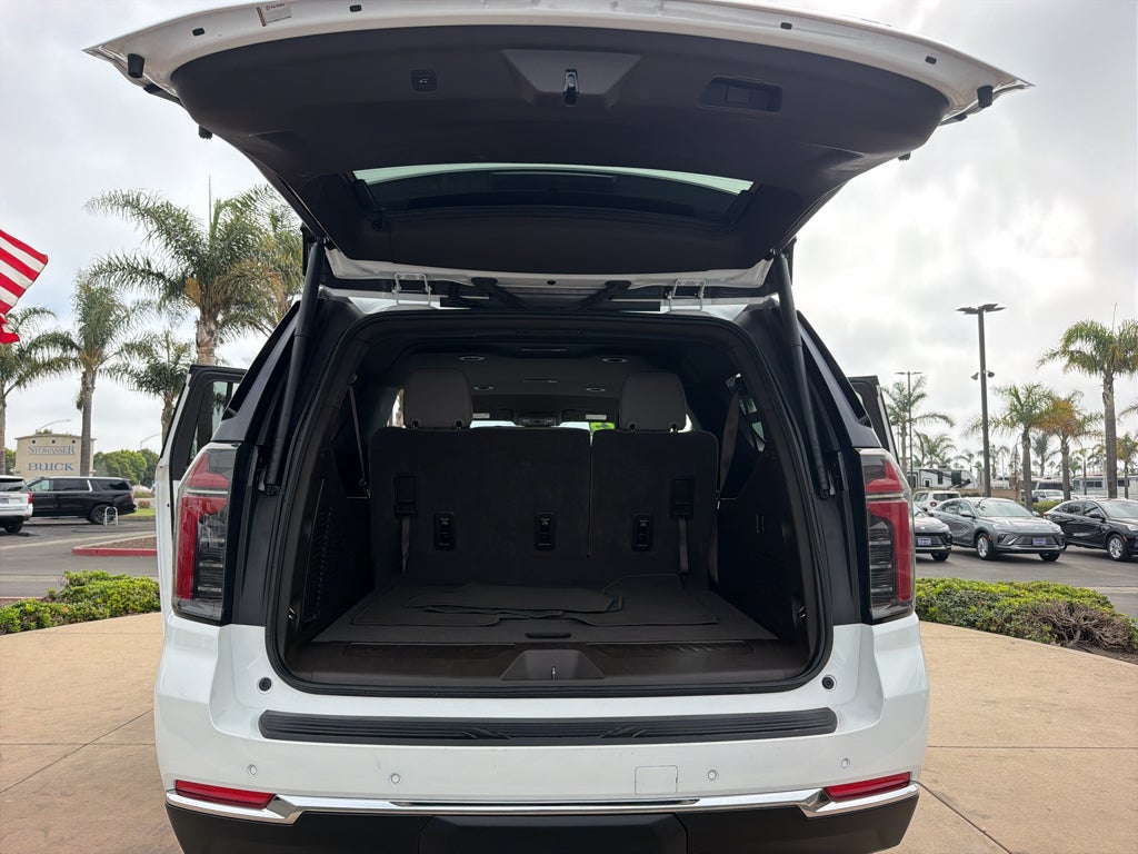 2025 Chevrolet Suburban 4WD LT