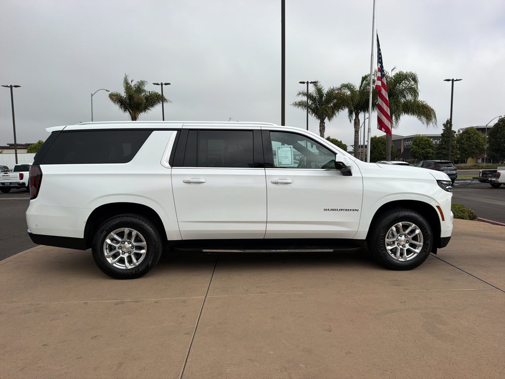 2025 Chevrolet Suburban 4WD LT