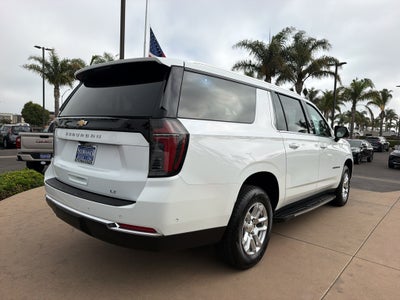 2025 Chevrolet Suburban 4WD LT