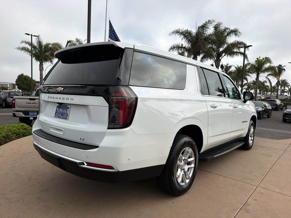 2025 Chevrolet Suburban 4WD LT