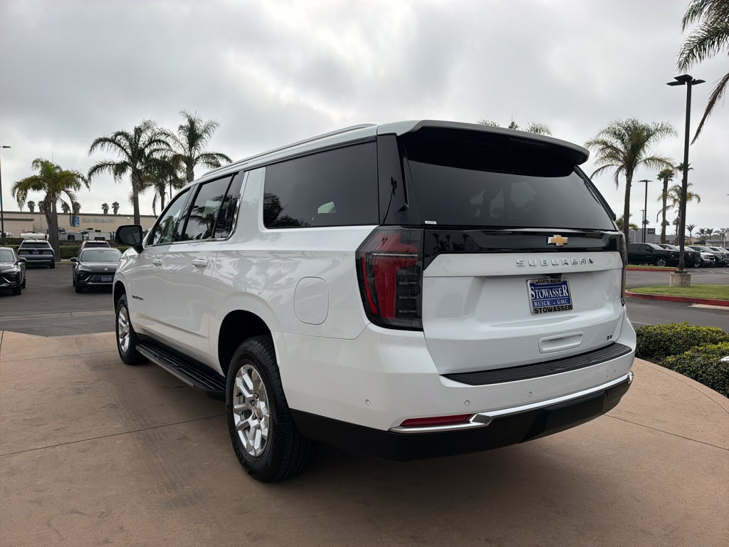 2025 Chevrolet Suburban 4WD LT