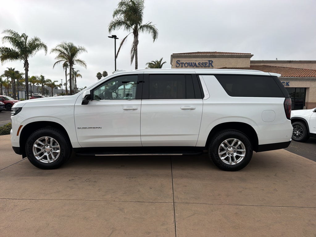 2025 Chevrolet Suburban 4WD LT