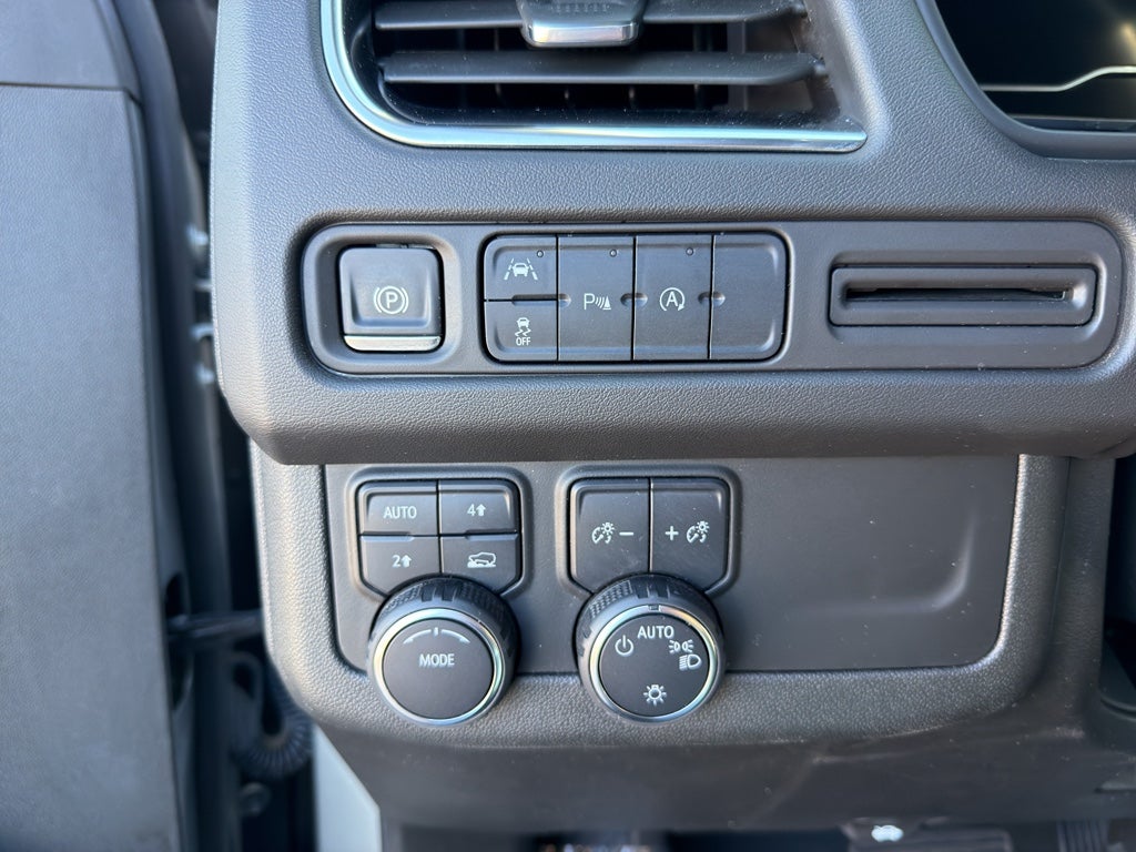 2024 Chevrolet Suburban 4WD LT