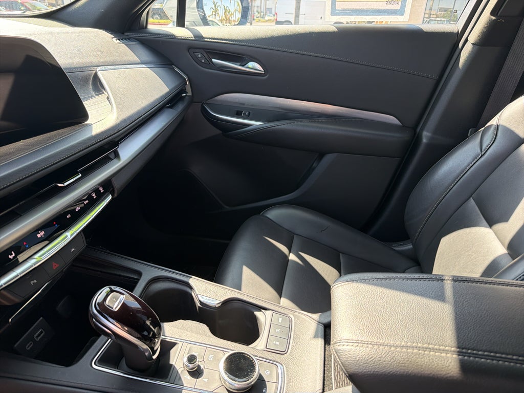 2025 Cadillac XT4 FWD 4dr Premium Luxury