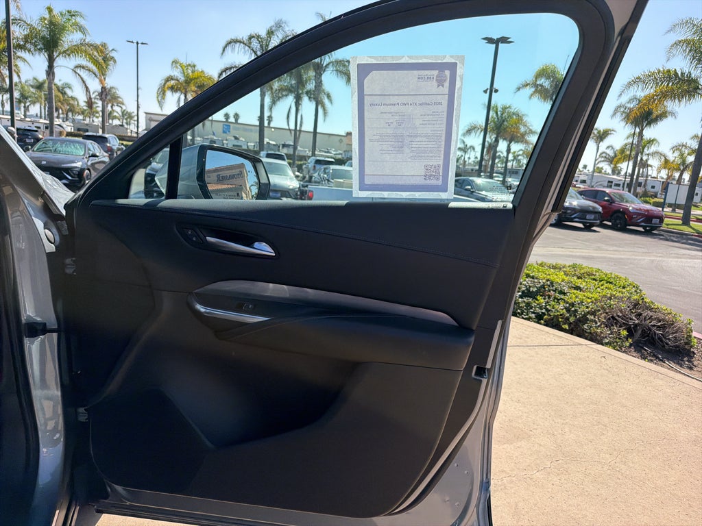 2025 Cadillac XT4 FWD 4dr Premium Luxury