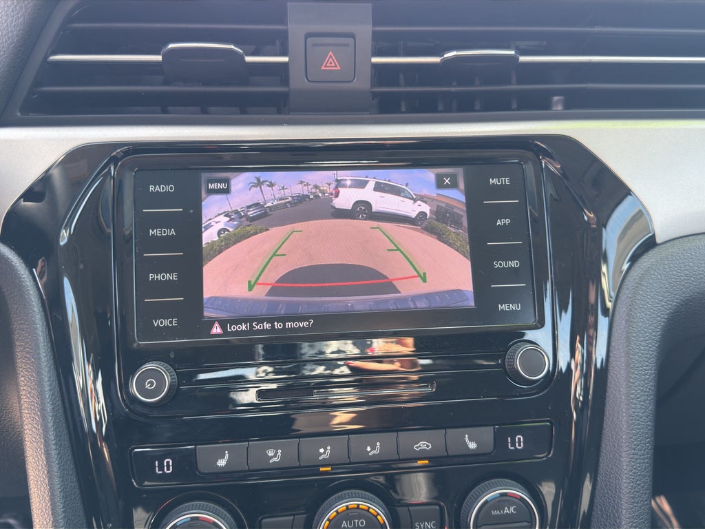 2022 Volkswagen Passat 2.0T SE Auto