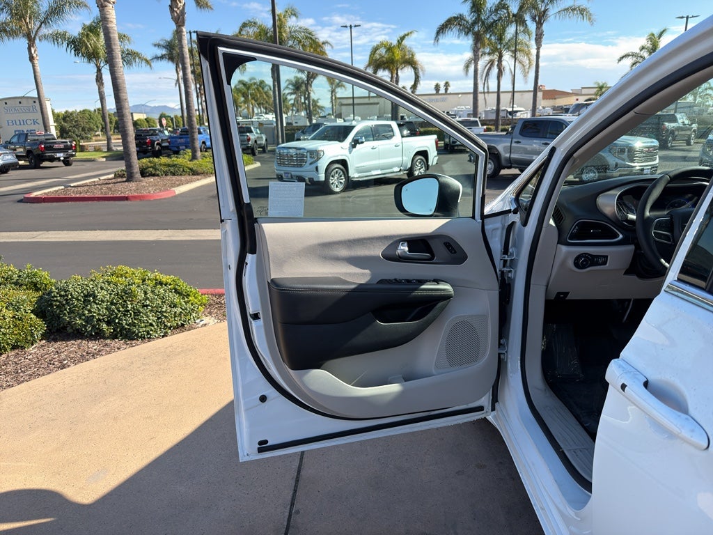 2023 Chrysler Pacifica Touring L FWD