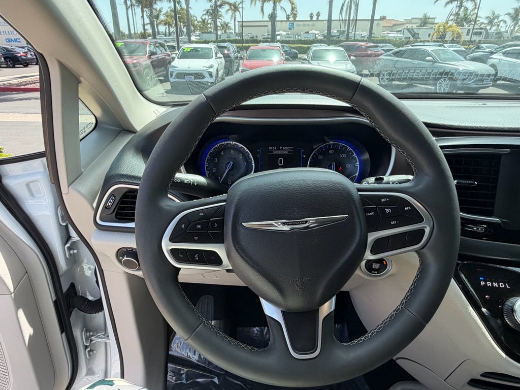 2023 Chrysler Voyager LX FWD