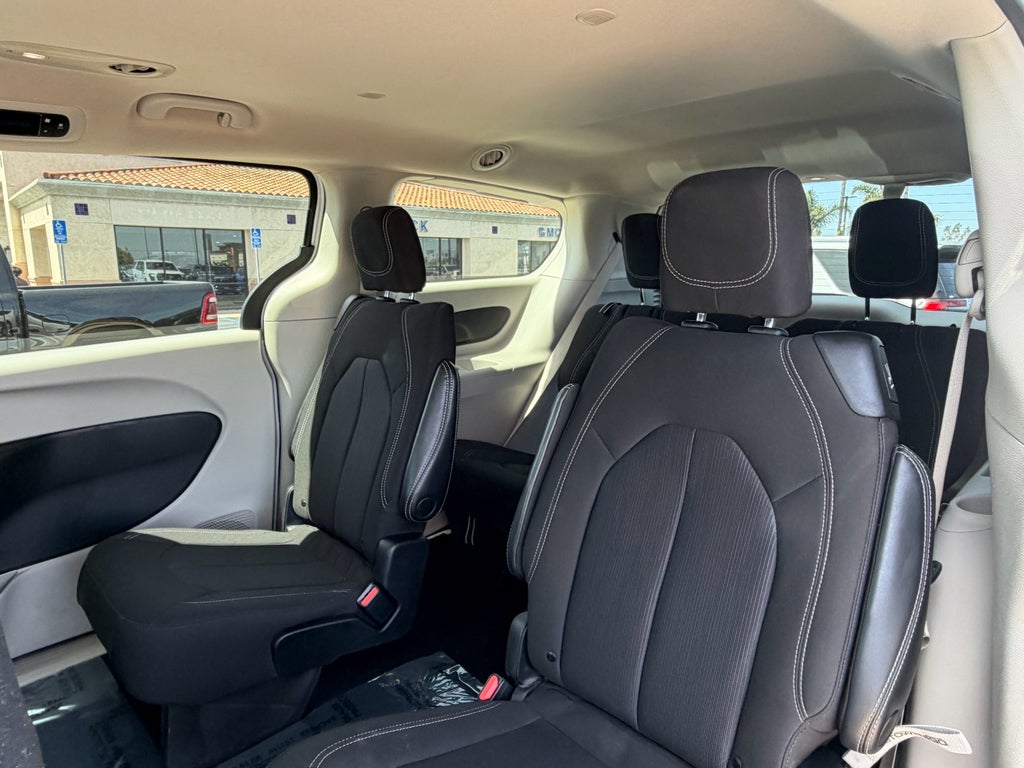 2023 Chrysler Voyager LX FWD