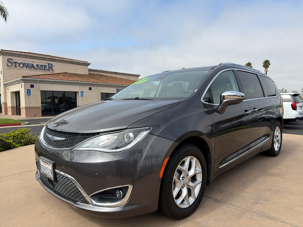 2020 Chrysler Pacifica Limited's photo