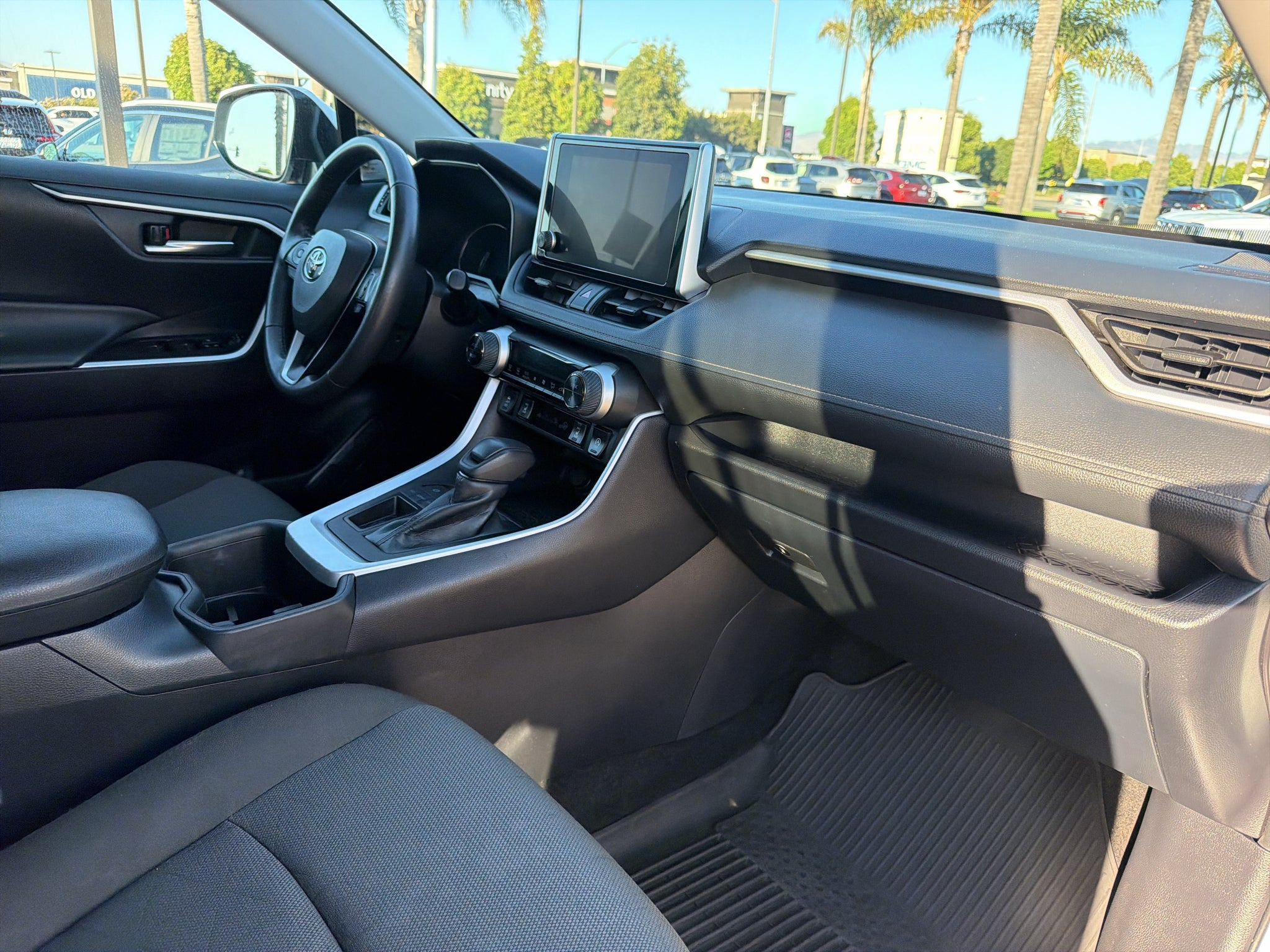 2025 Toyota RAV4 XLE FWD (GS)