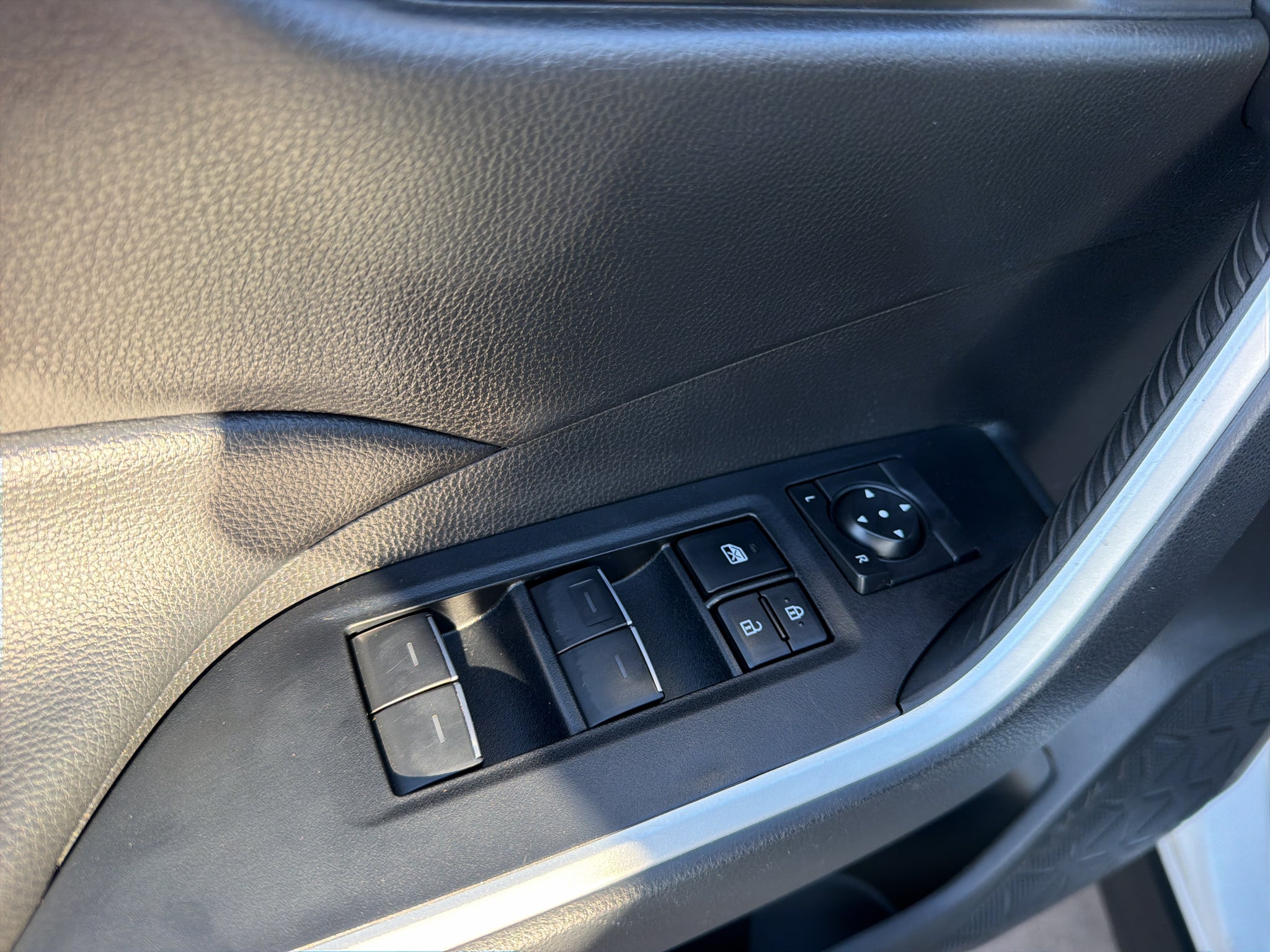 2025 Toyota RAV4 XLE FWD (GS)