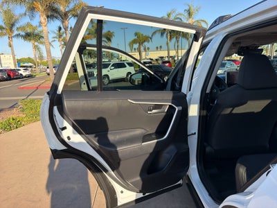 2025 Toyota RAV4 XLE FWD (GS)
