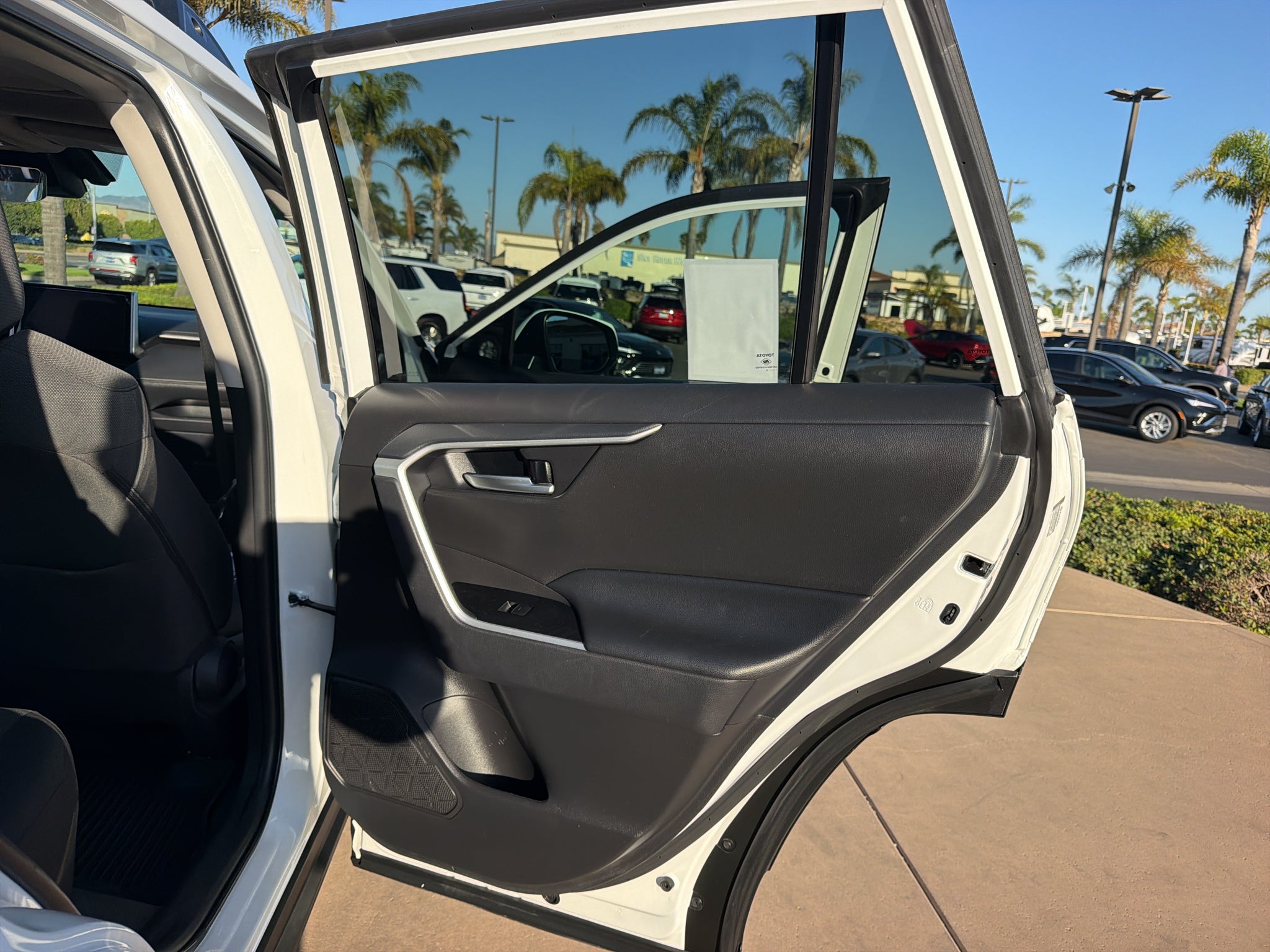 2025 Toyota RAV4 XLE FWD (GS)