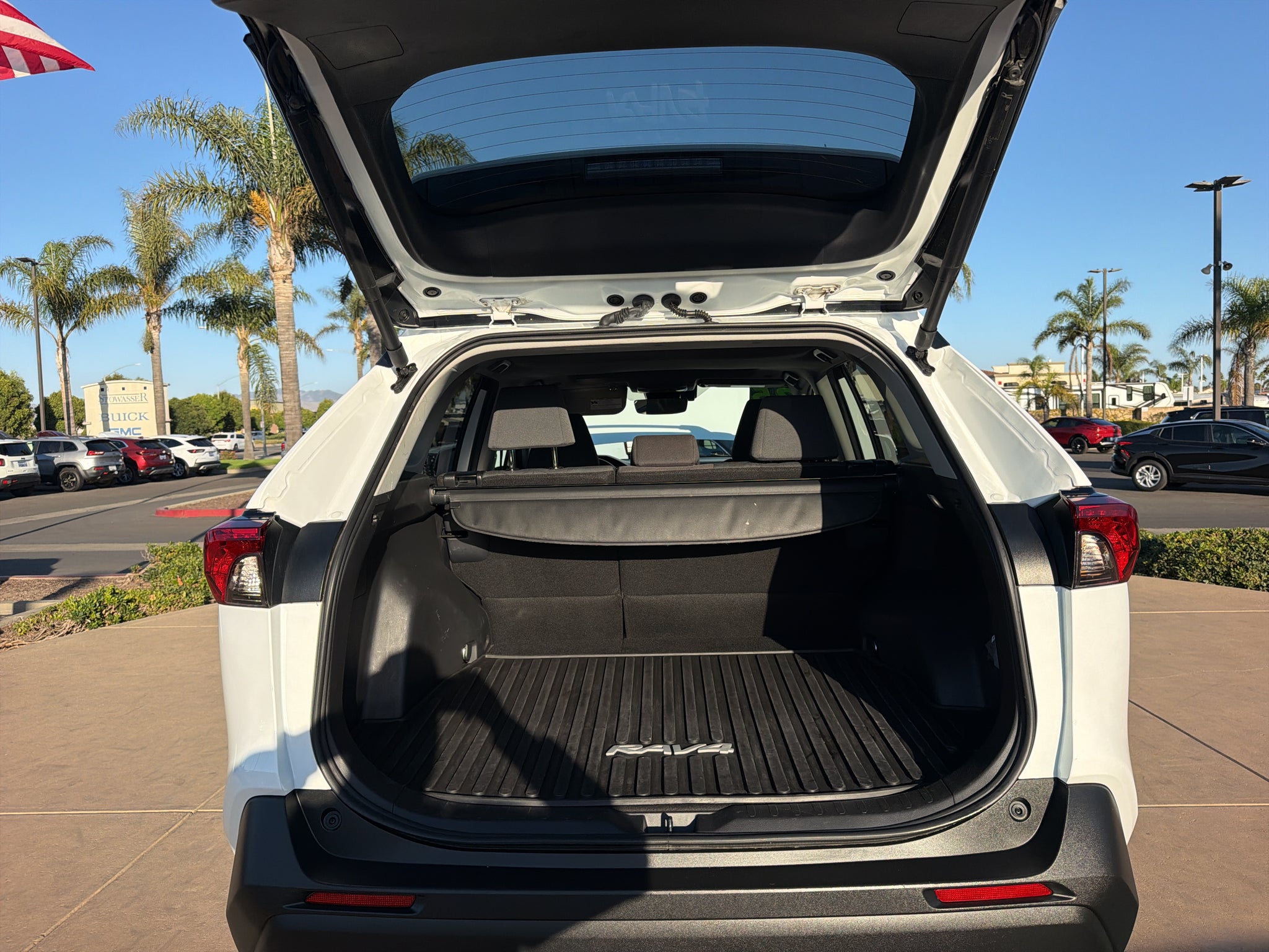 2025 Toyota RAV4 XLE FWD (GS)