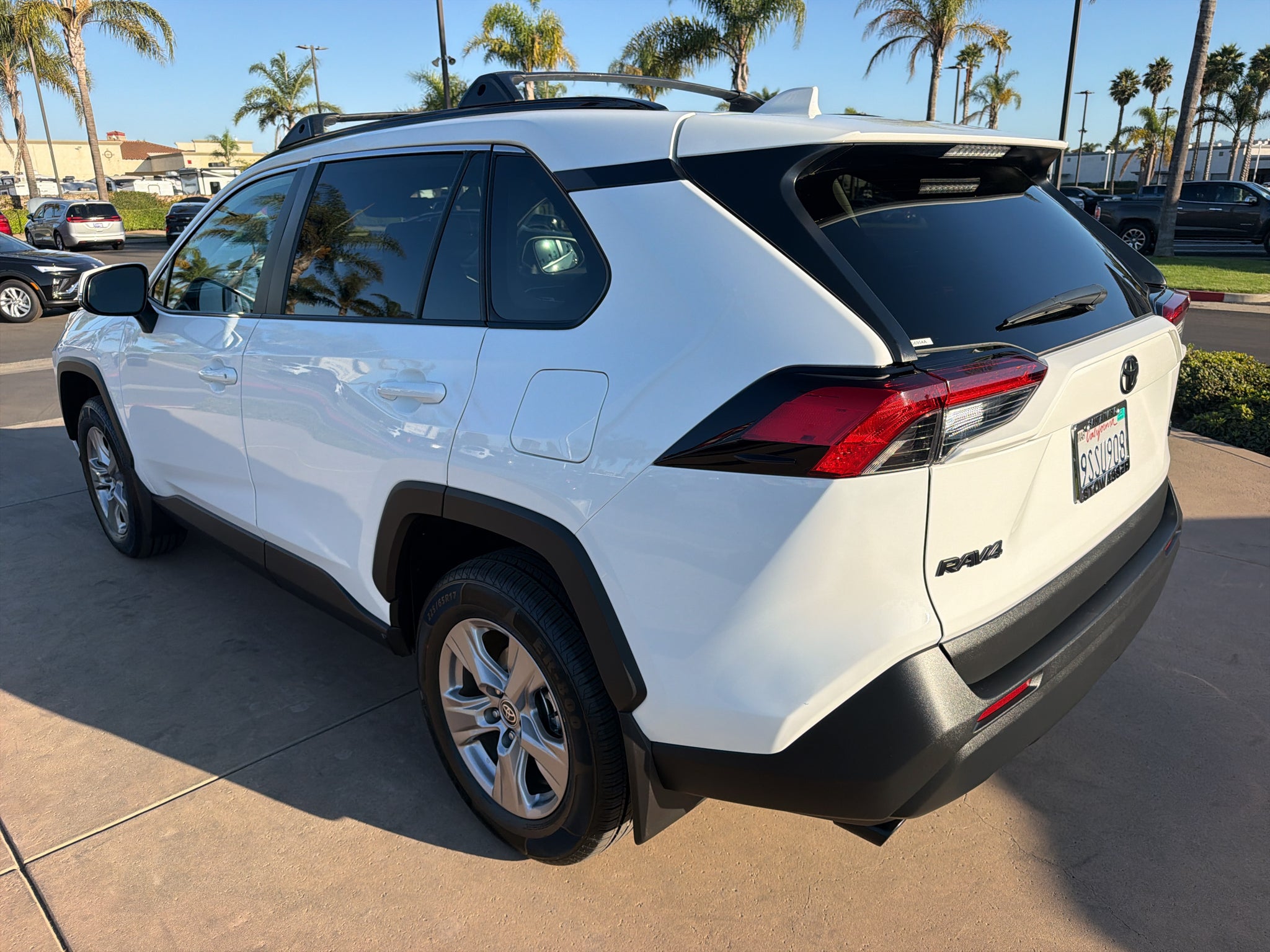 2025 Toyota RAV4 XLE FWD (GS)