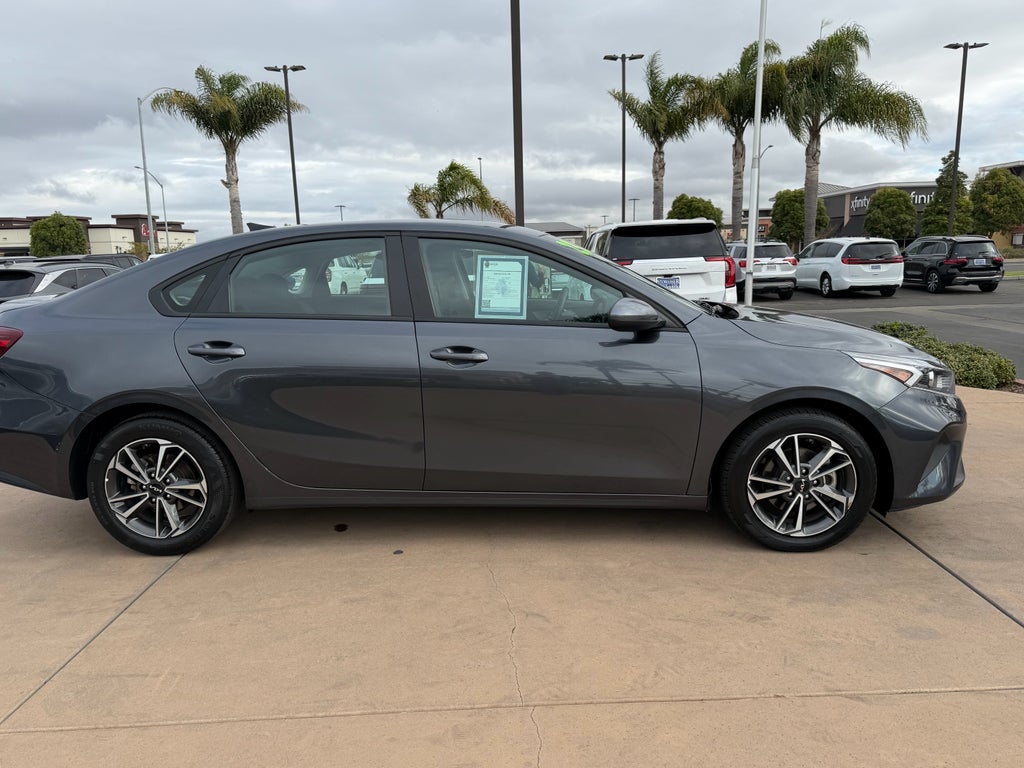 2023 Kia Forte LXS IVT
