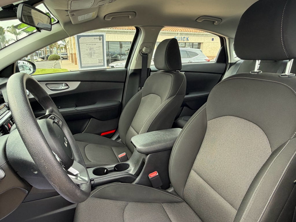 2023 Kia Forte LXS IVT