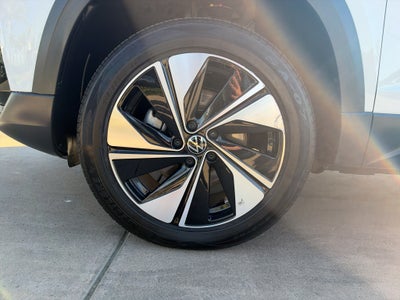 2024 Volkswagen Taos SE 4MOTION