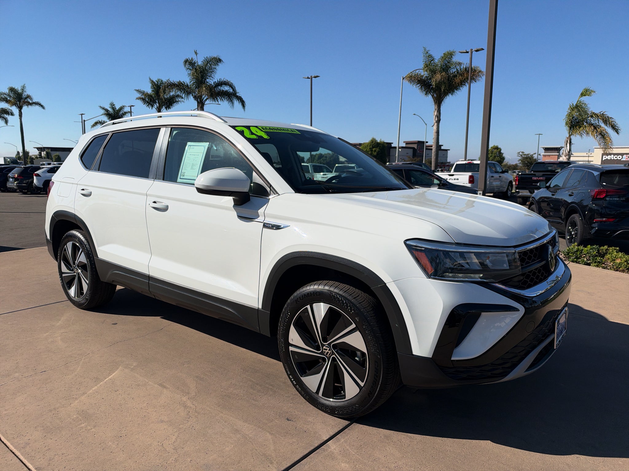 2024 Volkswagen Taos SE 4MOTION