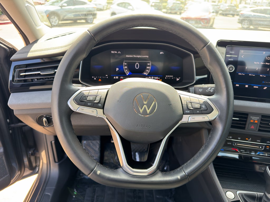 2025 Volkswagen Jetta SE Auto