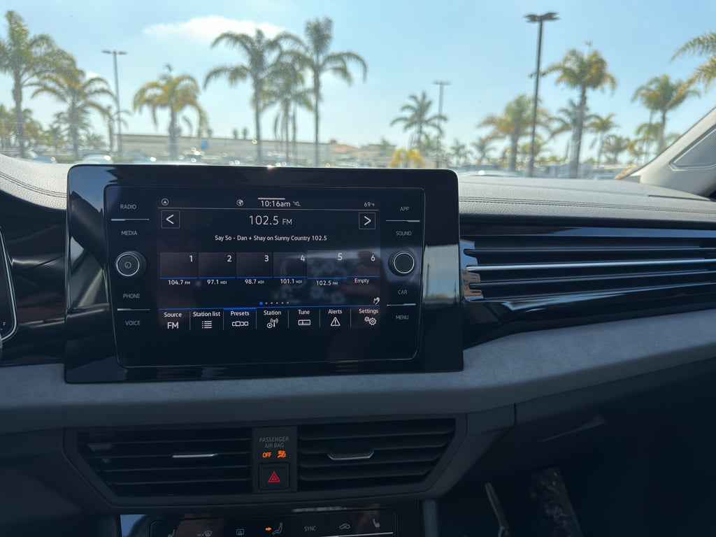 2025 Volkswagen Jetta SE Auto