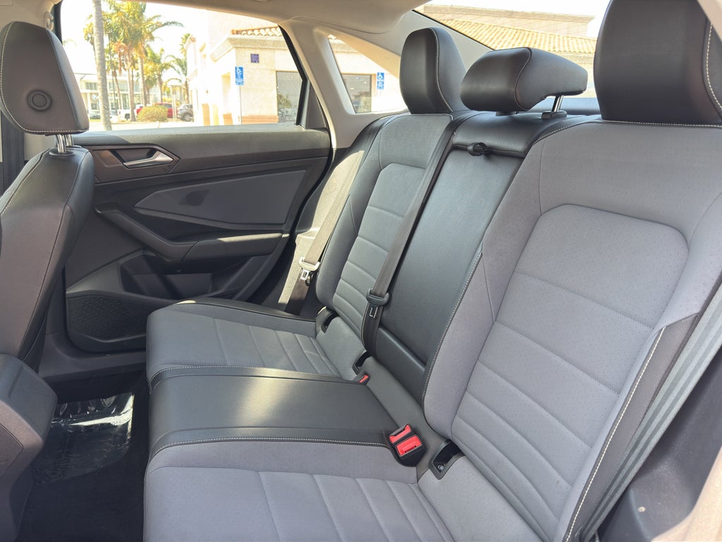 2025 Volkswagen Jetta SE Auto