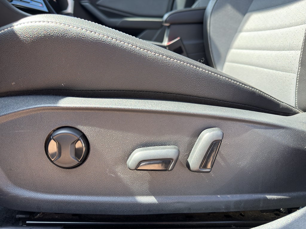 2025 Volkswagen Jetta SE Auto