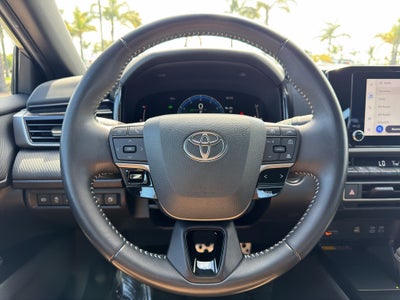 2025 Toyota Camry LE (SE)