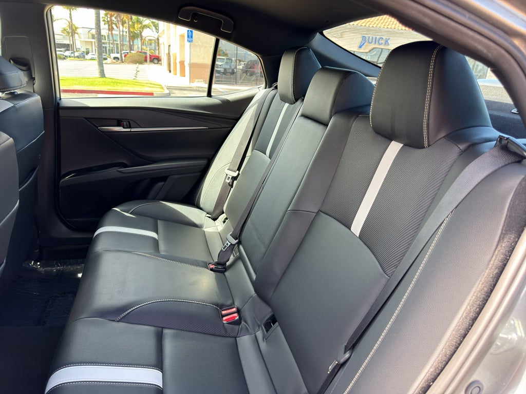 2025 Toyota Camry LE (SE)