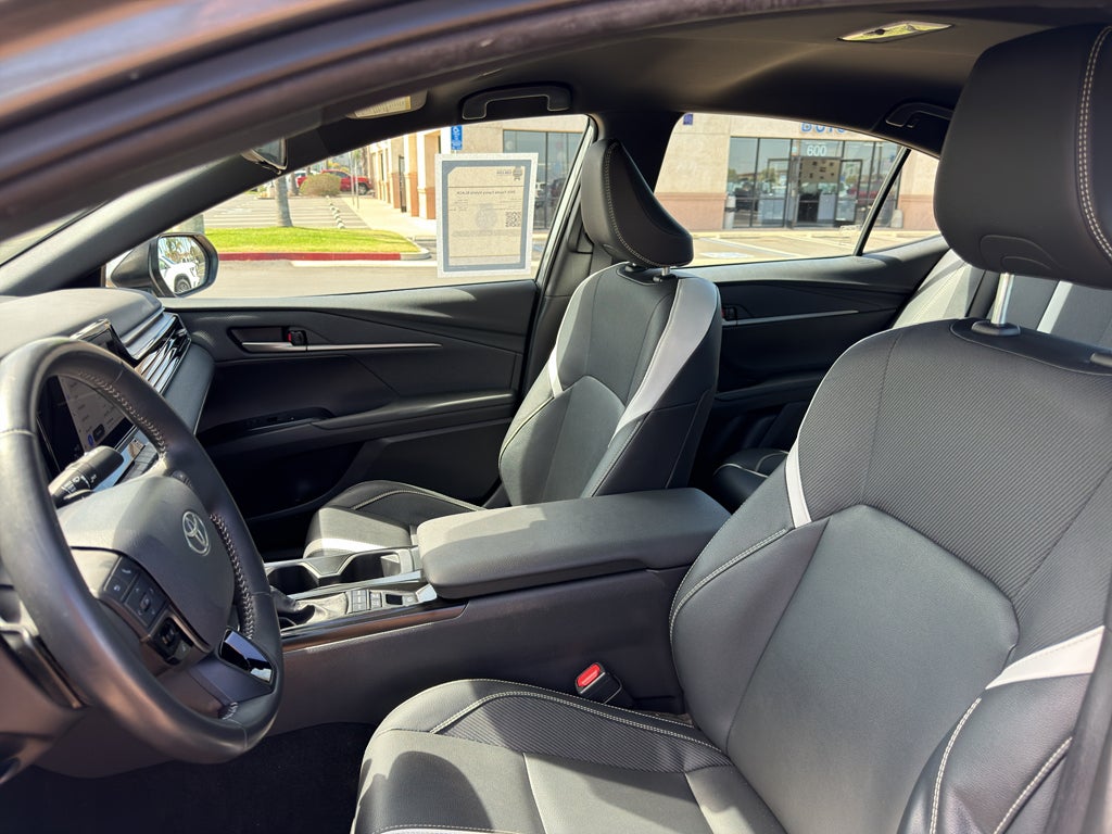 2025 Toyota Camry LE (SE)