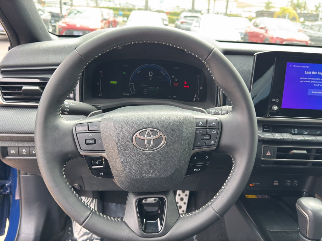 2025 Toyota Camry LE (SE)