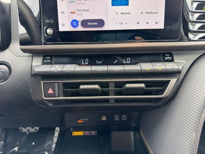 2025 Toyota Camry LE (SE)