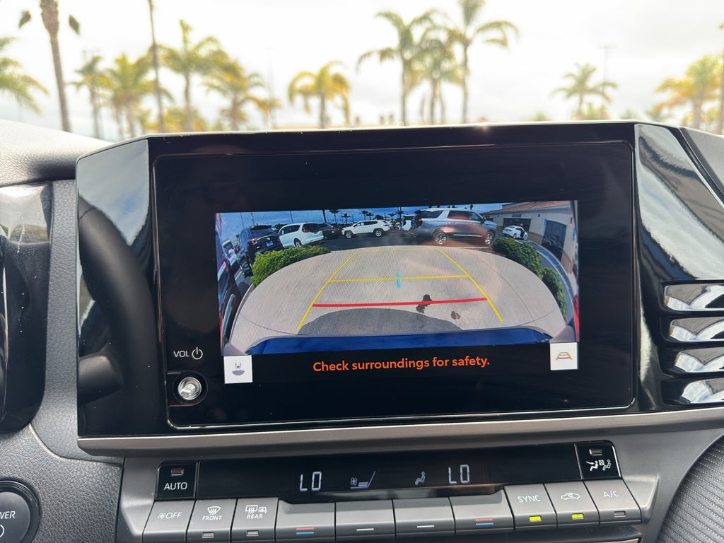 2025 Toyota Camry LE (SE)