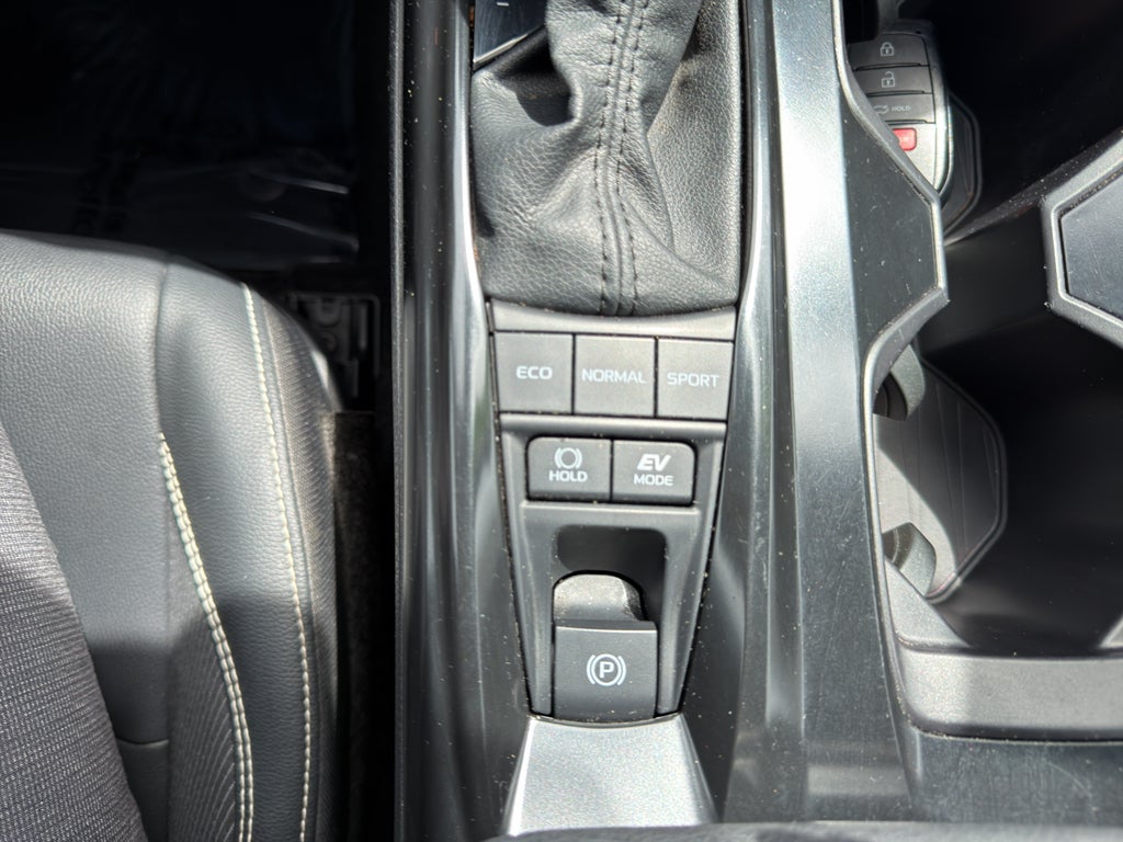 2025 Toyota Camry LE (SE)