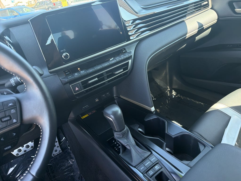 2025 Toyota Camry LE (SE)
