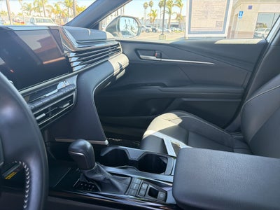 2025 Toyota Camry LE (SE)
